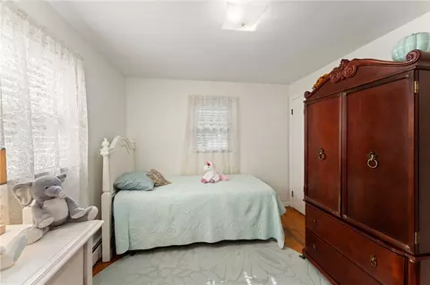 Bedroom - 33 Hope Ave, Warwick, RI 02889 photo 4 of 8