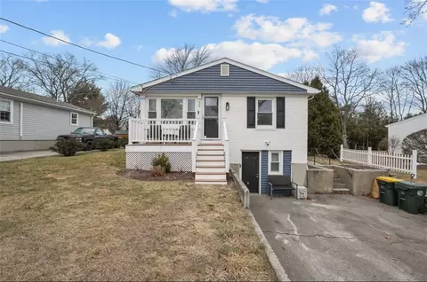 32 Deer Run Trl, Smithfield, RI 02917