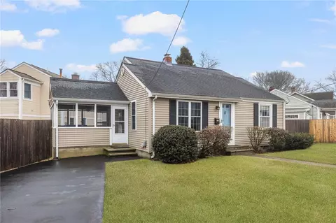 50 Terrace Ave, Riverside, RI 02915