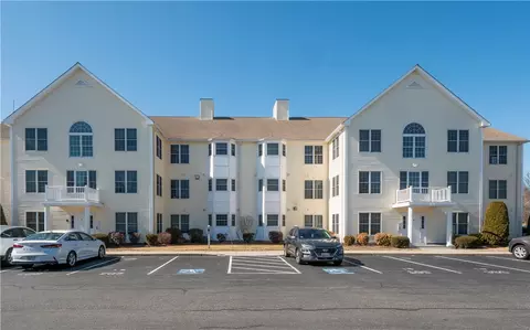 15 Saw Mill Dr #204, North Kingstown, RI 02852