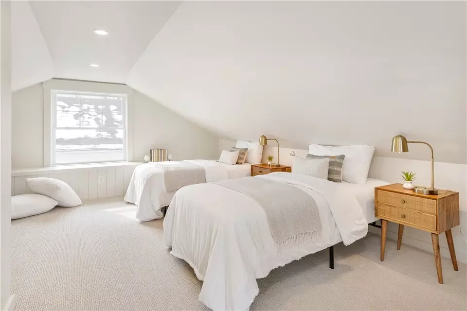 Bedroom - 20 Blodgett Ave, Pawtucket, RI 02860 photo 7 of 8