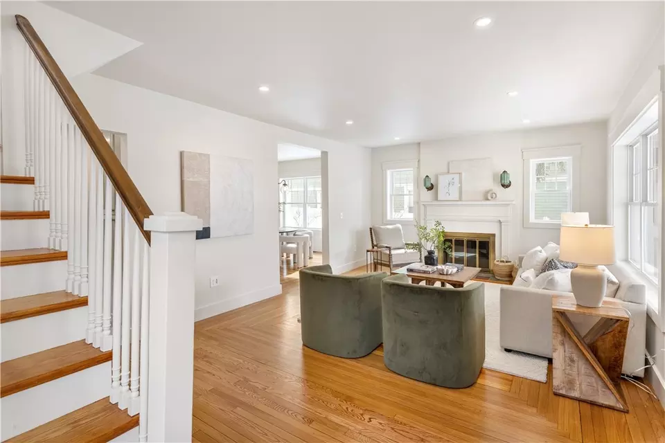 Living - 20 Blodgett Ave, Pawtucket, RI 02860 photo 1 of 8