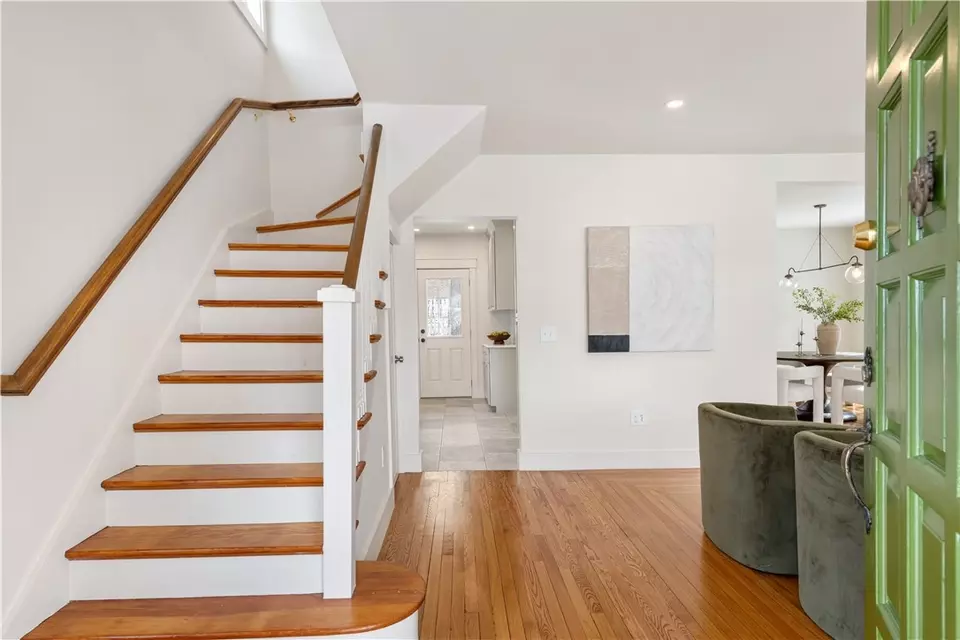 Entry Way - 20 Blodgett Ave, Pawtucket, RI 02860 photo 1 of 5