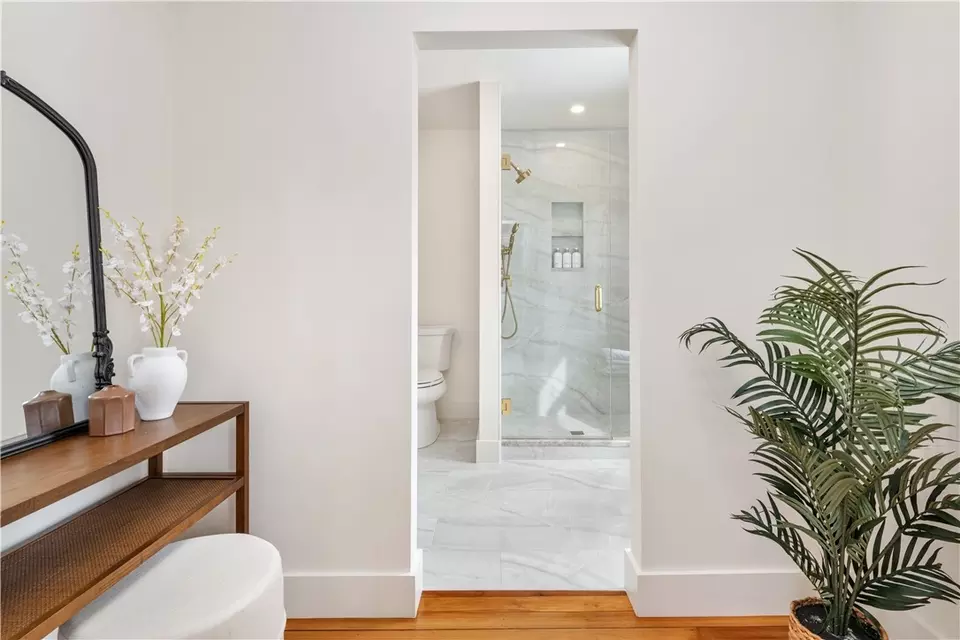 Entry Way - 20 Blodgett Ave, Pawtucket, RI 02860 photo 4 of 5