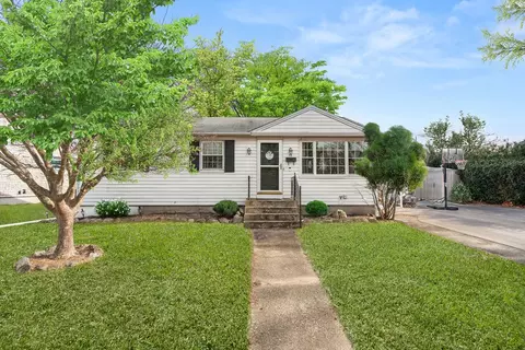 53 Roundway Dr, Coventry, RI 02816