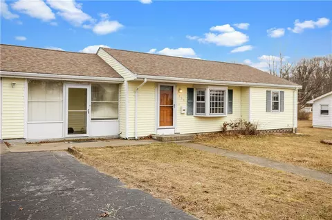 214 Russell Dr, Tiverton, RI 02878