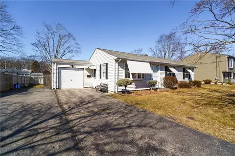 142 Beverly Rd, Riverside, RI 02915