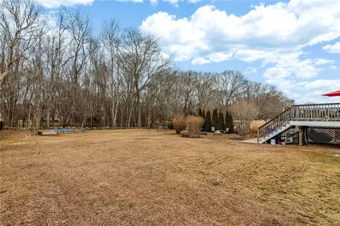 27 Saundra Dr, Westerly, RI 02891 photo 6