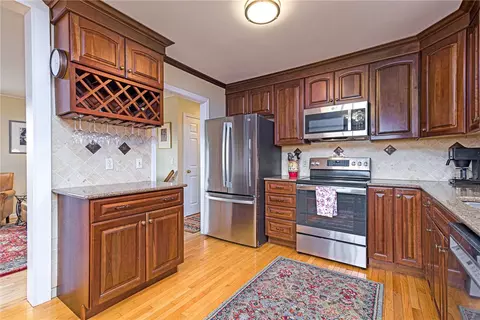 27 Saundra Dr, Westerly, RI 02891 photo 8