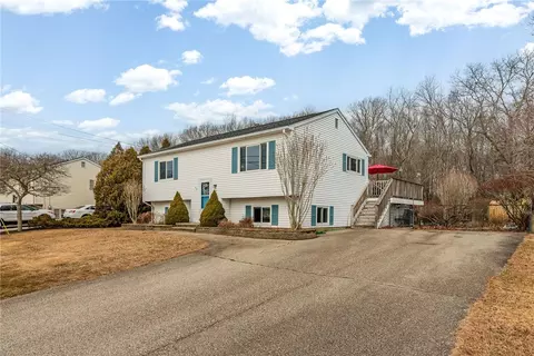 27 Saundra Dr, Westerly, RI 02891 photo 4