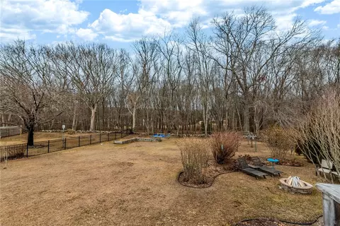 27 Saundra Dr, Westerly, RI 02891 photo 5
