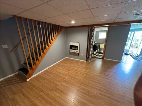 Living - 38 Amsterdam St, Warwick, RI 02889 photo 3 of 5