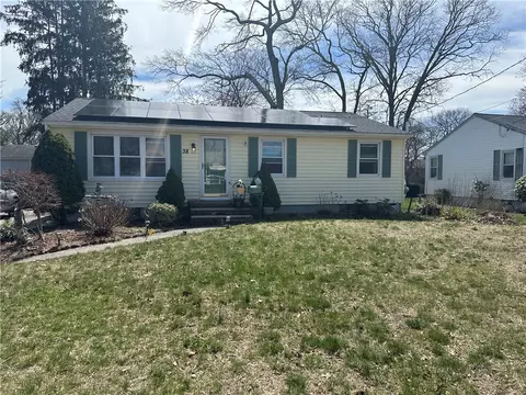 38 Amsterdam St, Warwick, RI 02889
