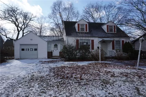 24 Ninigret St, Warwick, RI 02889