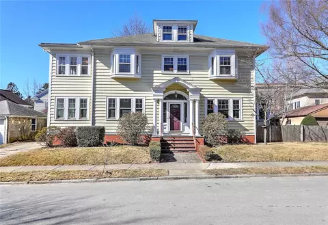16 Elmway St, Providence, RI 02906