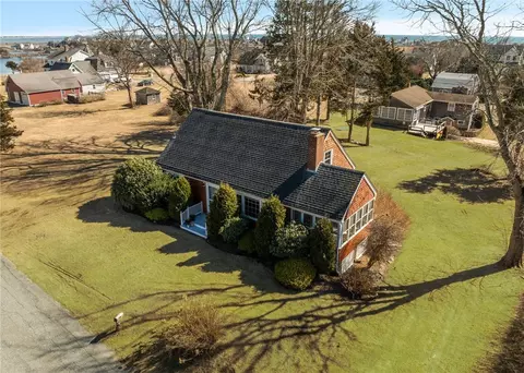 115 Lake Ave, South Kingstown, RI 02879