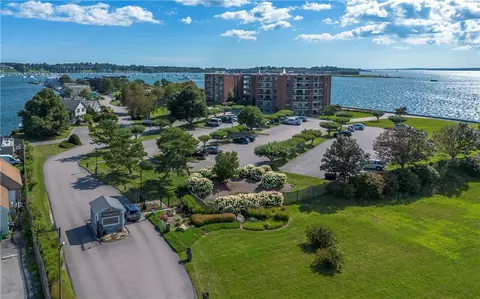 1202 Capella S, Newport, RI 02840