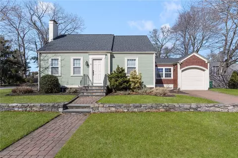15 Willing Ave, Warwick, RI 02888