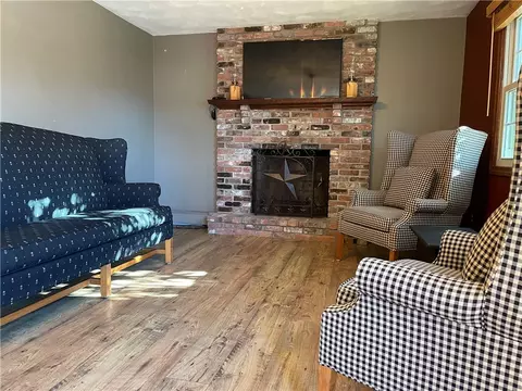 Living - 45 E St, Bristol, RI 02809 photo 3 of 5