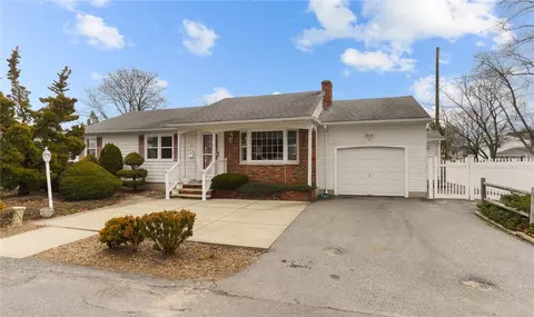 31 Gillen Ave, North Providence, RI 02904