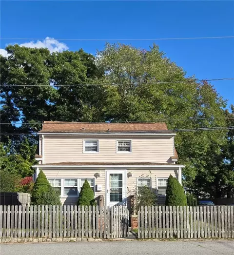 26 May Ave, Warwick, RI 02889