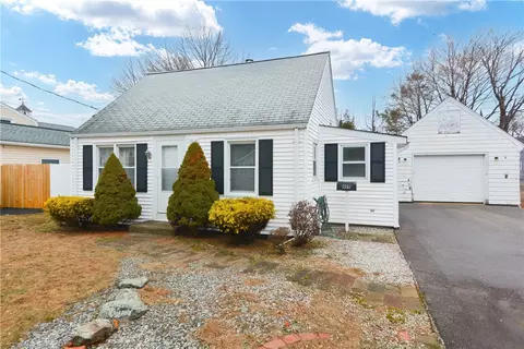 409 Chapmans Ave, Warwick, RI 02886