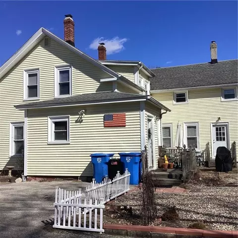 26 Arnold St, Lincoln, RI 02865