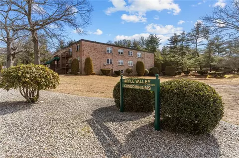 5 Apple Valley Pkwy #11, Greenville, RI 02828