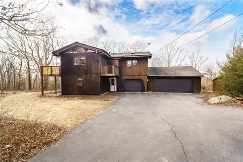 2 Miranda Dr, Richmond, RI 02892