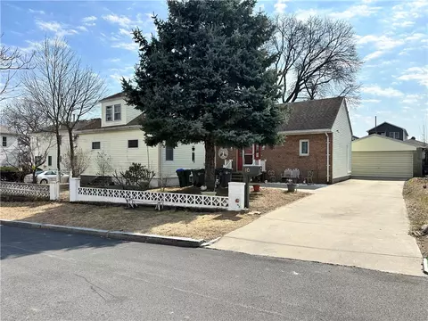 10 Venice St, Providence, RI 02908