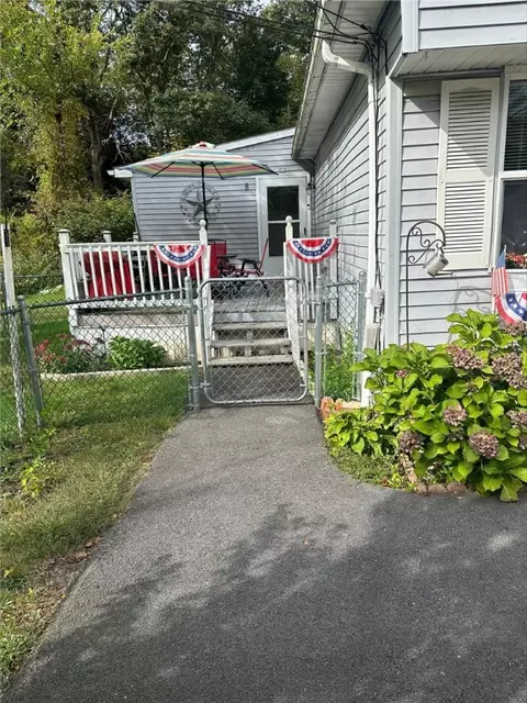 8 Hemlock Rd, Glocester, RI 02814 photo 2