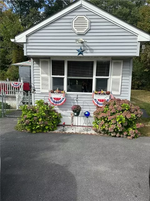 8 Hemlock Rd, Glocester, RI 02814 photo 1