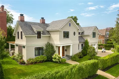 21 Prairie Ave, Newport, RI 02840
