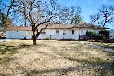 154 Twin Oak Dr, Warwick, RI 02889