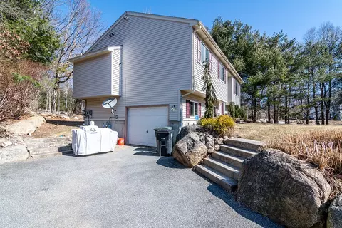 35 Walker Ln, Coventry, RI 02816 photo 3