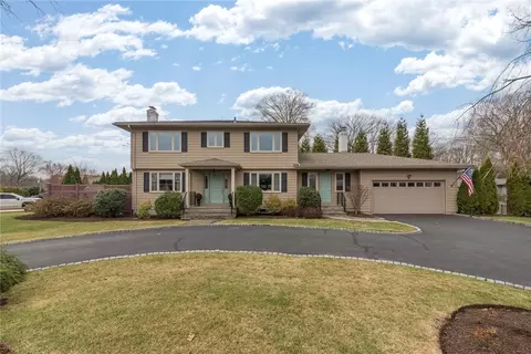 45 Surrey Dr, Cranston, RI 02920