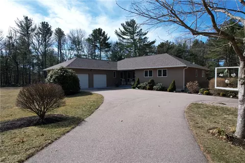 95 Shepherd Dr, South Kingstown, RI 02879