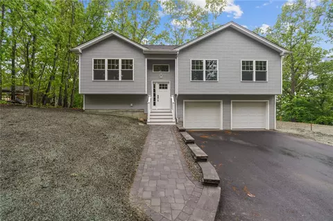 10 Mascio Dr, Johnston, RI 02919