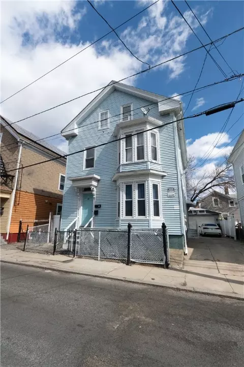 17 Pekin St, Providence, RI 02908