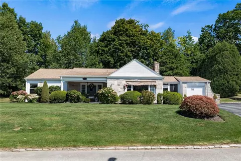 91 S Hill Dr, Cranston, RI 02920