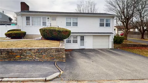 221 Rockwood Ave, Cranston, RI 02920