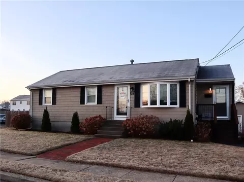 67 Valleybrook Dr, East Providence, RI 02914