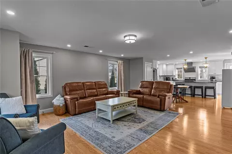 52 Guild Ave, Warwick, RI 02889 photo 10
