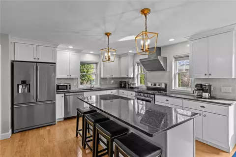52 Guild Ave, Warwick, RI 02889 photo 3