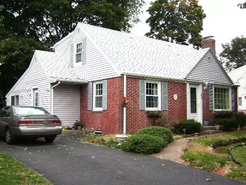 61 Mystic Dr, Warwick, RI 02889