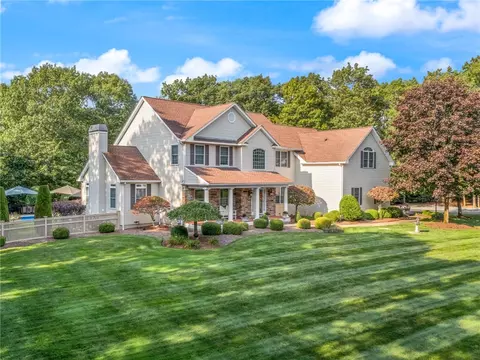 7 Overlook Trl, Foster, RI 02825