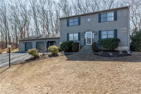 4 Robert Cir, Johnston, RI 02919
