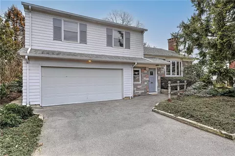 33 North Ave, Providence, RI 02906