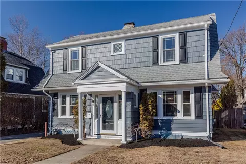 41 Hartford Pl, Warwick, RI 02888