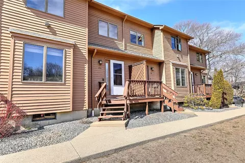 75 Glen Dr #3B, West Warwick, RI 02893